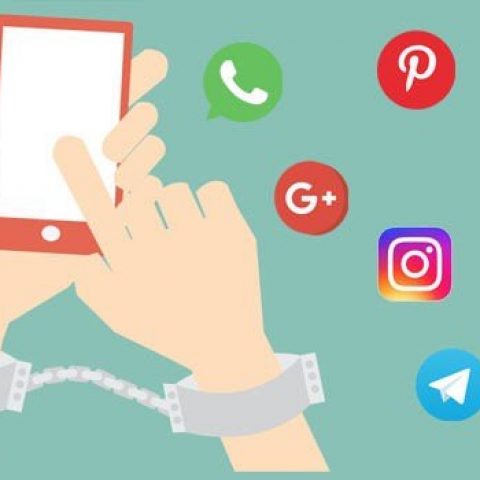 Adictos A Las Redes Sociales