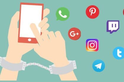 Adictos A Las Redes Sociales