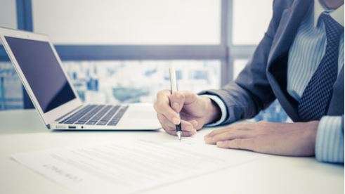 Cómo redactar una queja contra un Abogado